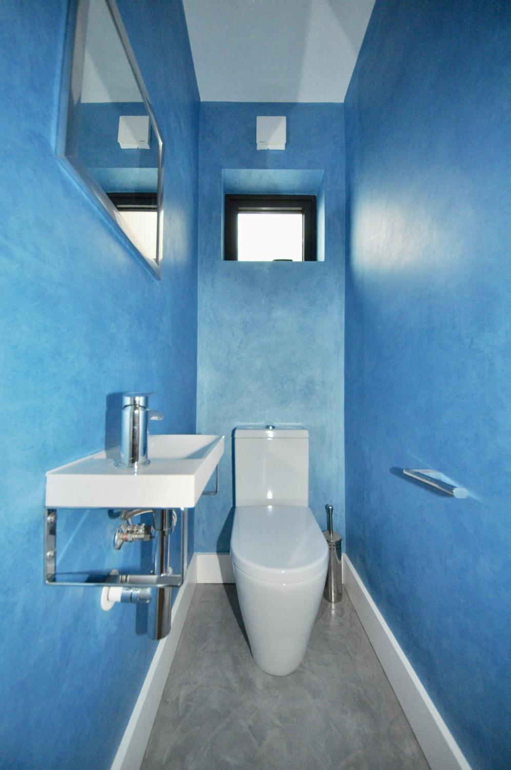 Ремонт туалета дешево и красиво: 80 фото с бюджетными идеями | пластиковыеокнавтольятти.рф