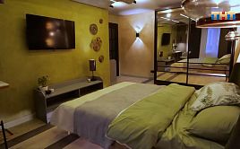 Интерьер спальни с шелковыми штукатурками Victoria du Monde La Loire